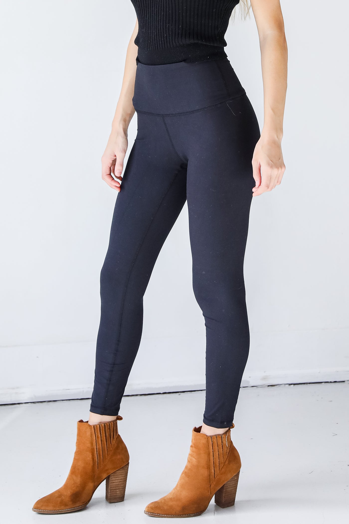 High-Waisted 7/8 Leggings side view