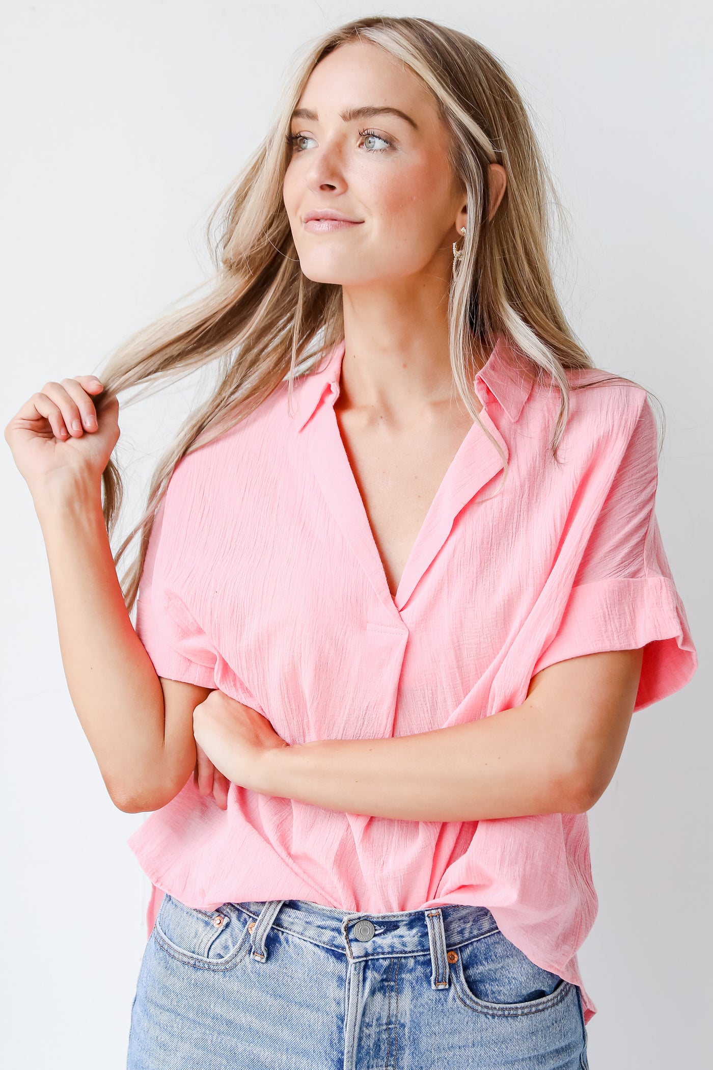 Linen Blouse in pink on model