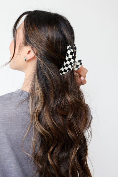 black Checkered Claw Hair Clip on model