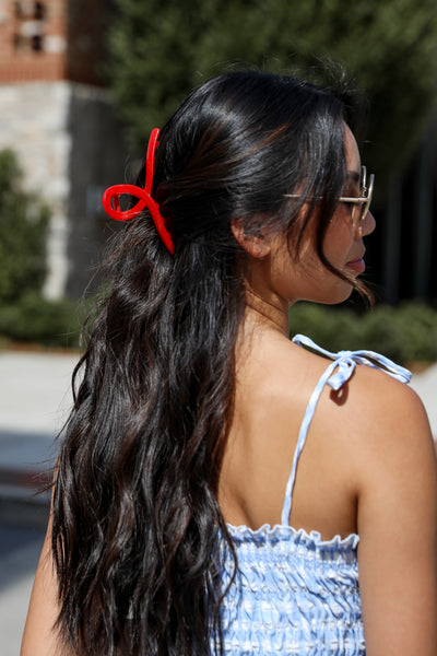 Claw Hair Clip in red on model