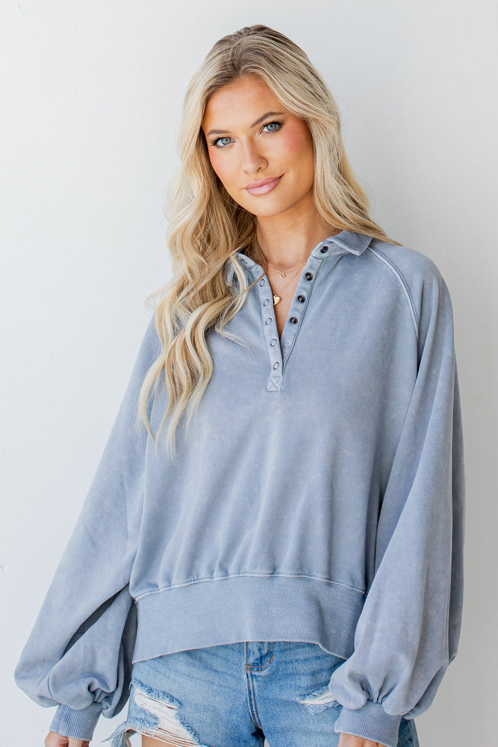 Collared Pullover in light blue on model