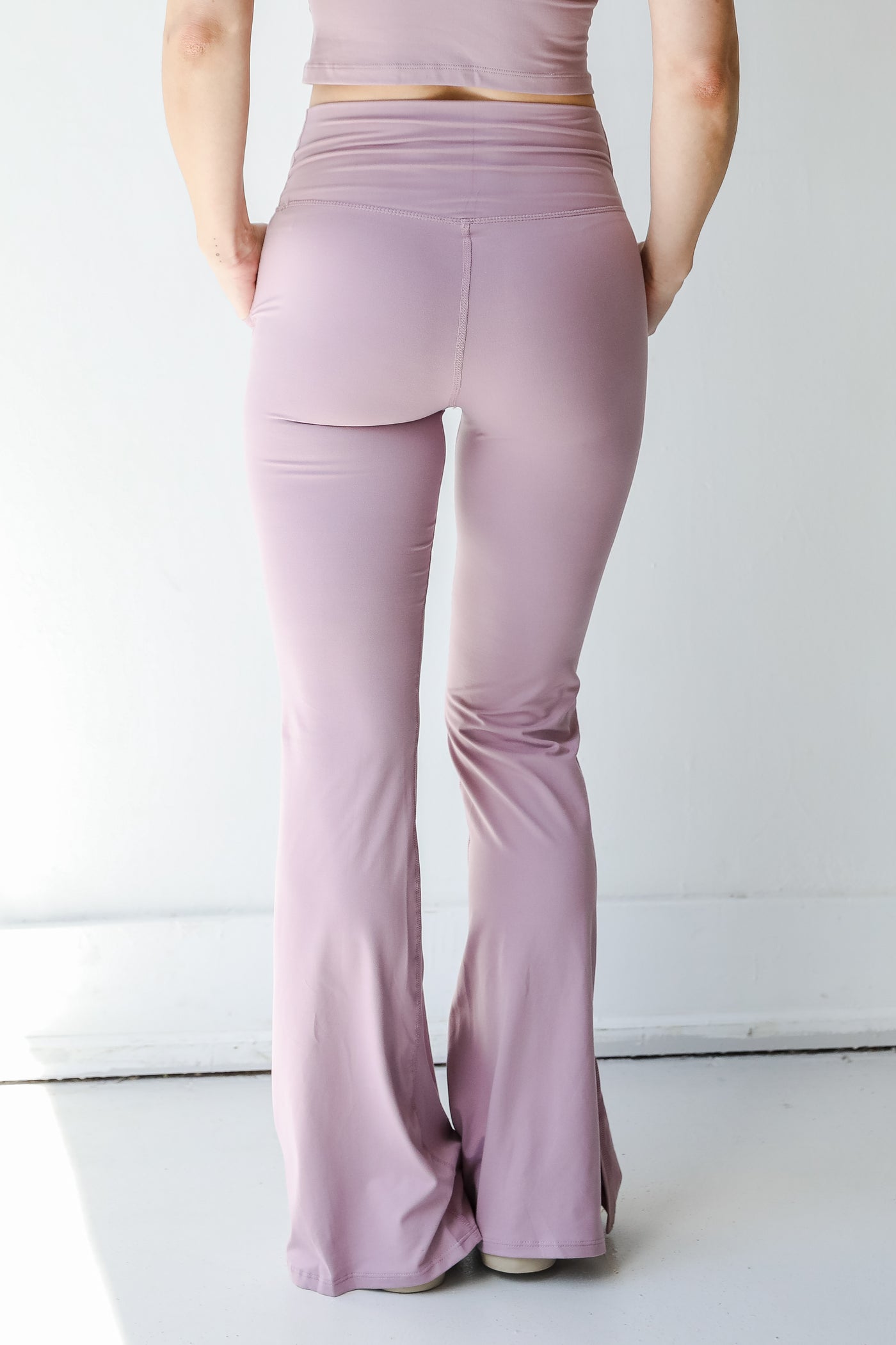 crossover flare leggings - light purple