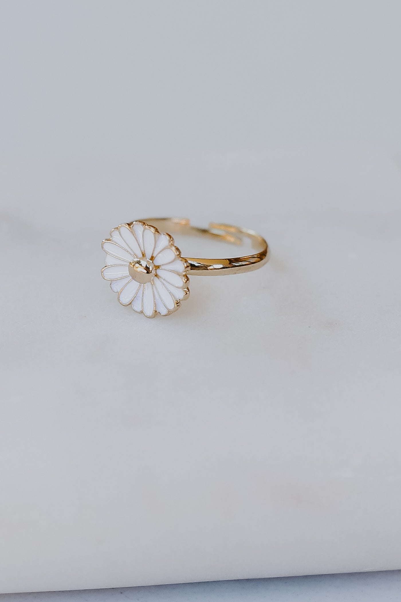 close up of a Daisy Ring