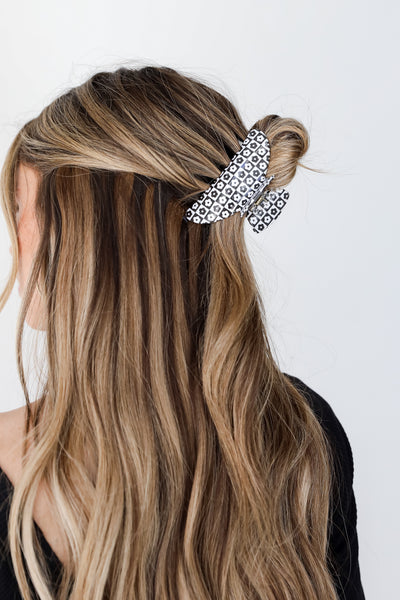 Acrylic Checkered Flower Claw Hair Clip back view