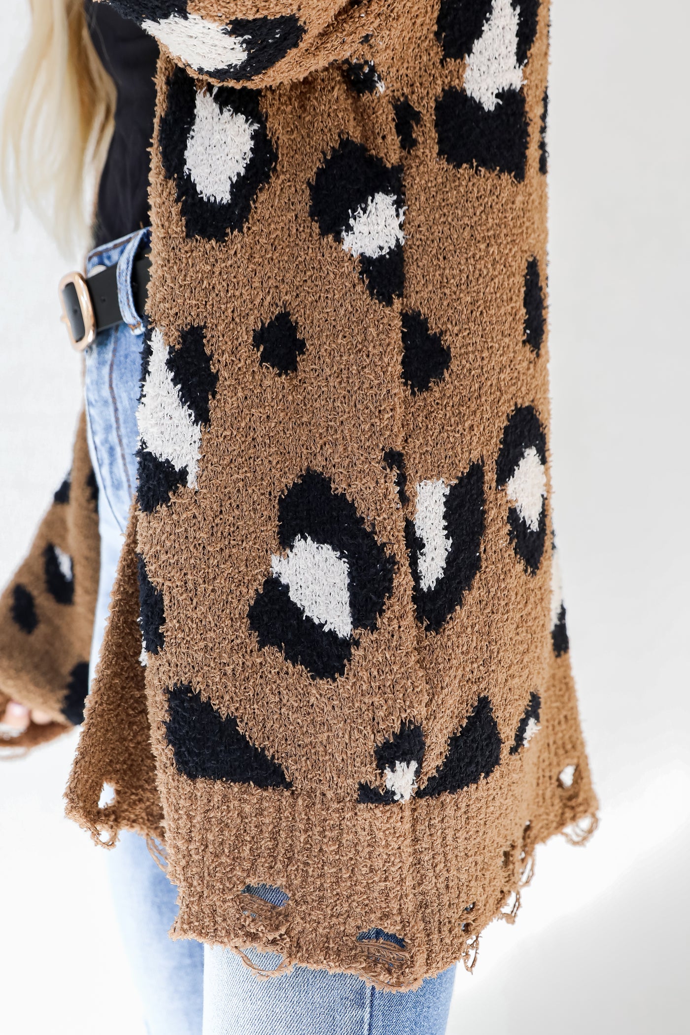 Leopard Sweater Cardigan in mocha close up