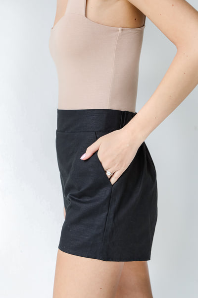 Linen Shorts in black side view