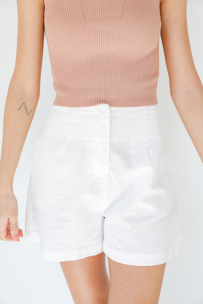 Linen Shorts in white