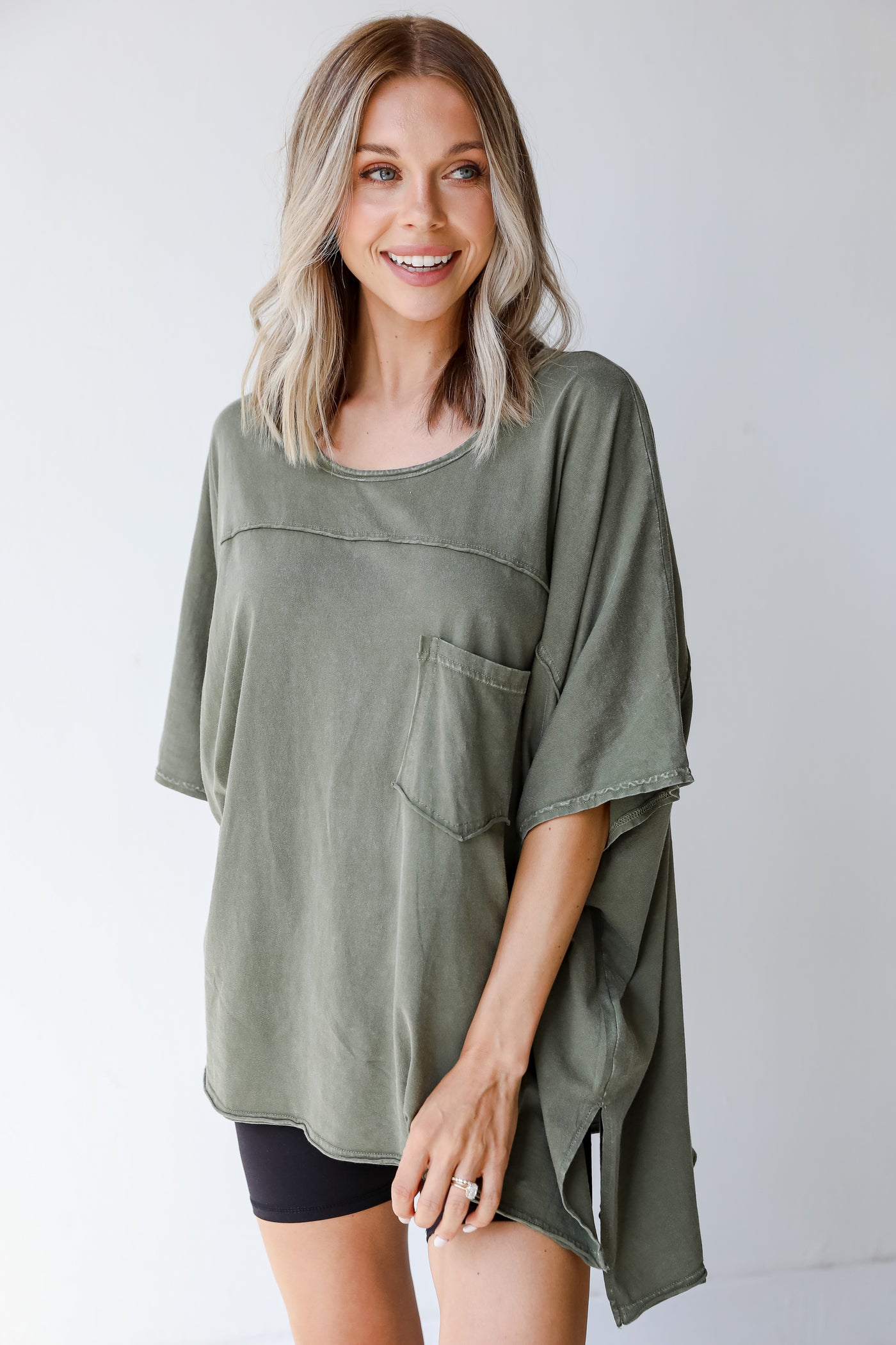 Oversized Tee in olive on model