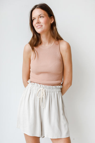 Linen Shorts in grey on model
