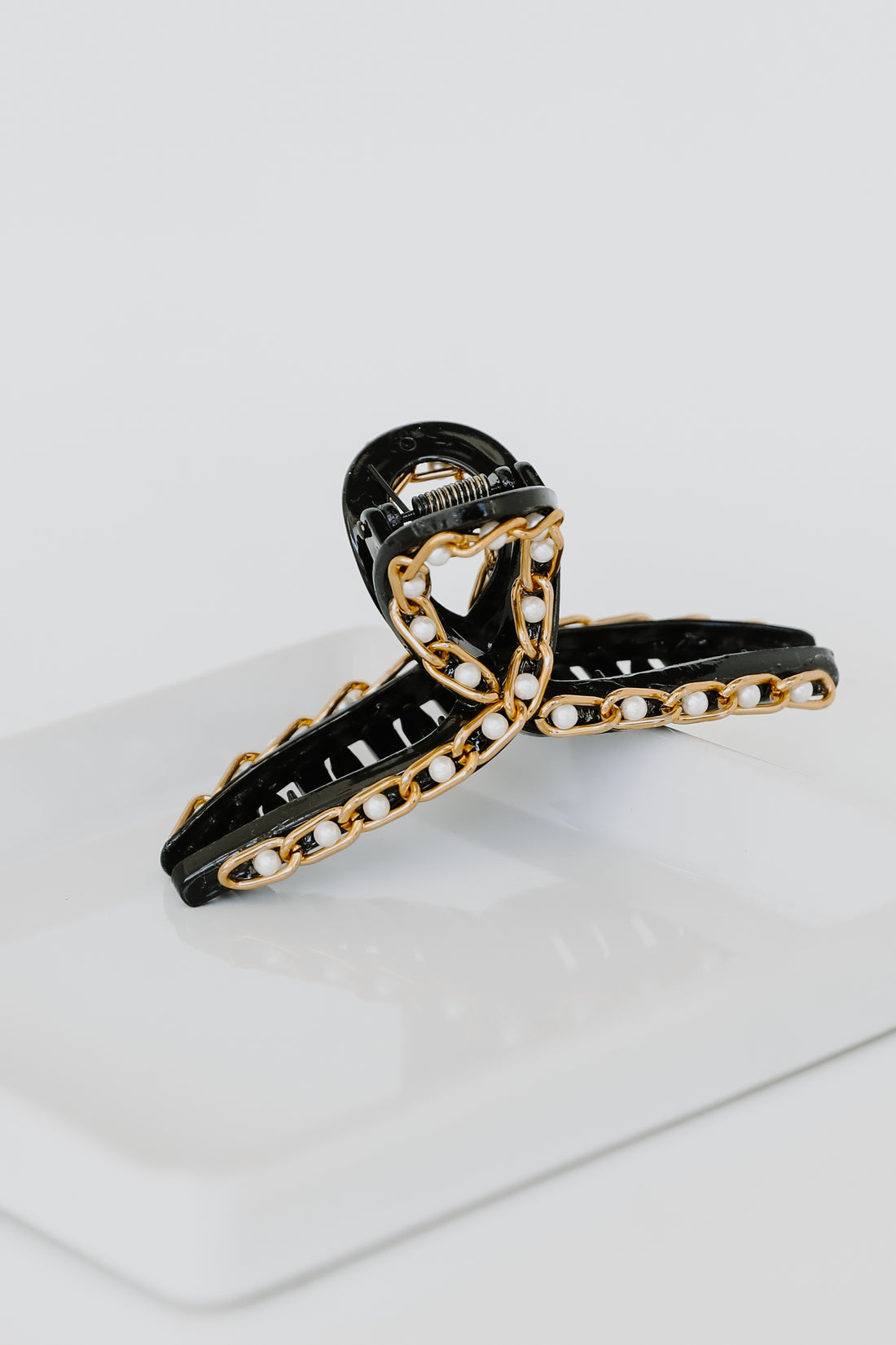 Pearl Chain Claw Hair Clip from dress up