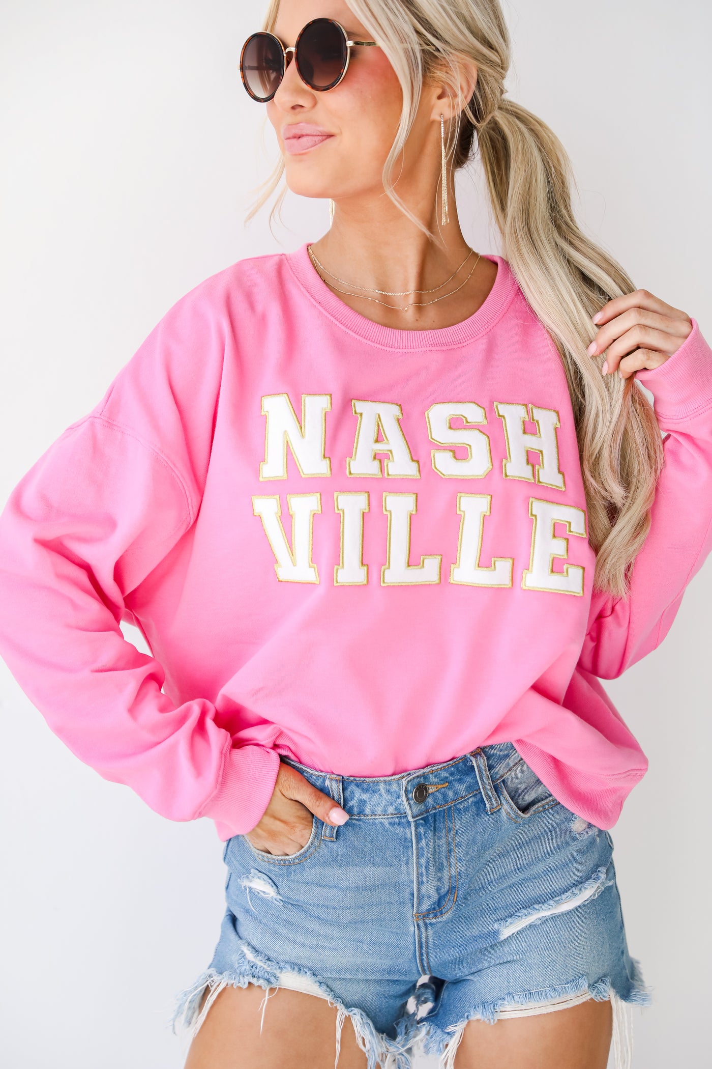 Nashville Oversized Pullover on model