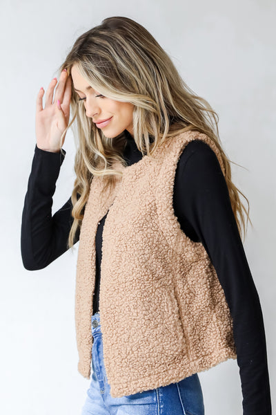 Sherpa Vest in taupe side view
