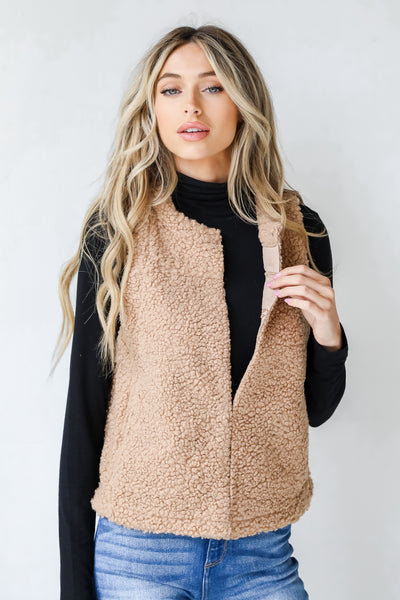 Sherpa Vest in taupe on model